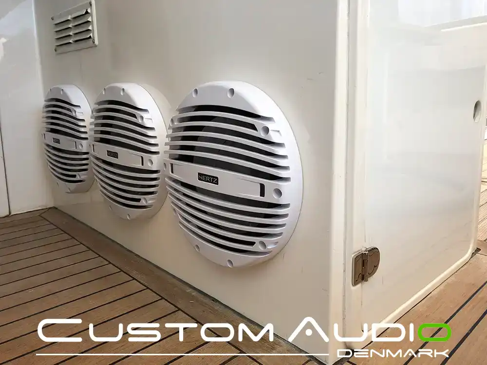 Custom Audio marine stereo monteringsbillede Sealine sc35